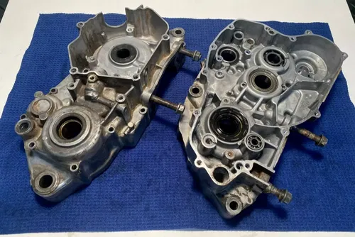2000 YAMAHA YZ250 OEM RIGHT & LEFT ENGINE MOTOR CRANKCASE CRANK CASE SET BLOCK