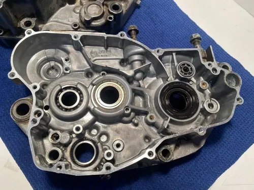 2000 YAMAHA YZ250 OEM RIGHT & LEFT ENGINE MOTOR CRANKCASE CRANK CASE SET BLOCK