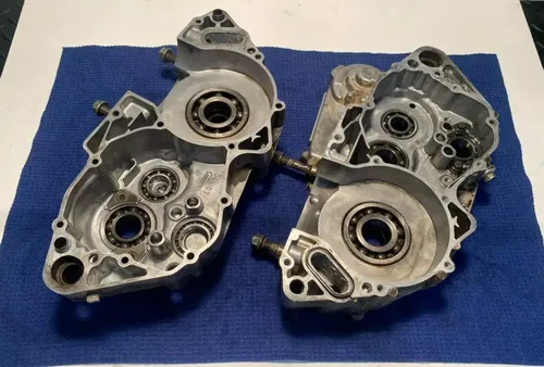 2000 YAMAHA YZ250 OEM RIGHT & LEFT ENGINE MOTOR CRANKCASE CRANK CASE SET BLOCK