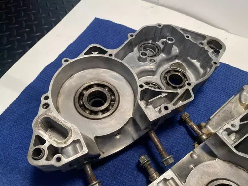 2000 YAMAHA YZ250 OEM RIGHT & LEFT ENGINE MOTOR CRANKCASE CRANK CASE SET BLOCK