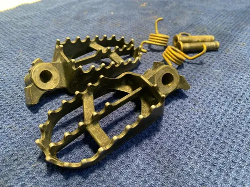 2002 YZ 85 OEM GENUINE FOOT PEGS RACING REST STEP OEM FOOTPEGS OEM YZ85 YZ