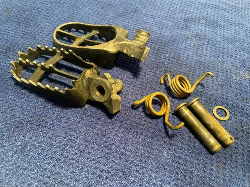 2002 YZ 85 OEM GENUINE FOOT PEGS RACING REST STEP OEM FOOTPEGS OEM YZ85 YZ