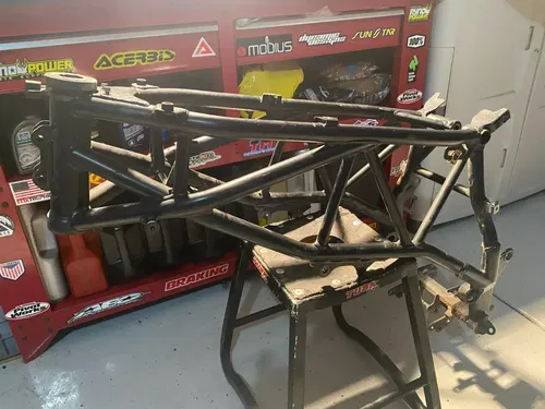2005 KTM 950 ADVENTURE OEM MAIN FRAME CHASSIS 950 KTM ADVENTURE FRAME CLN TITL