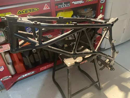 2005 KTM 950 ADVENTURE OEM MAIN FRAME CHASSIS 950 KTM ADVENTURE FRAME CLN TITL