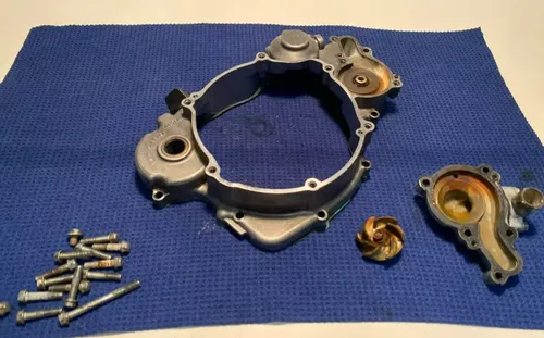 2000 00-02 KX125 KX 125 Inner Intermediate Clutch Cover Water Pump Housing Case
