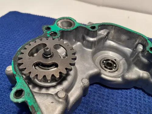 2000 00-02 KX125 KX 125 Inner Intermediate Clutch Cover Water Pump Housing Case