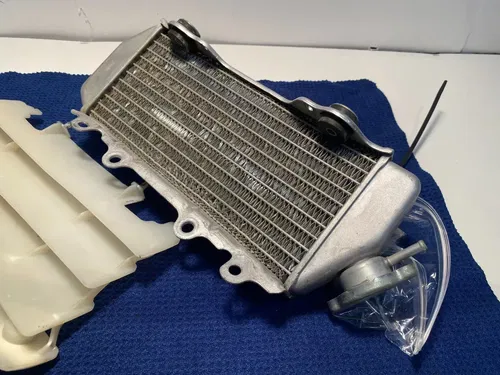 2003 Yamaha YZ85 RADIATOR & HOSE ASSEMBLY WITH OEM GUARD OEM YAMAHA YZ 85