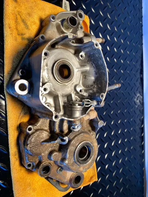 1999 96-00 Suzuki RM250 RM 250 Left Side Engine Crankcase Crank Case Half Block