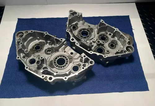 2002 YAMAHA WR250F YZ250F OEM ENGINE MOTOR CRANKCASE LEFT & RIGHT CRANK CASE OEM