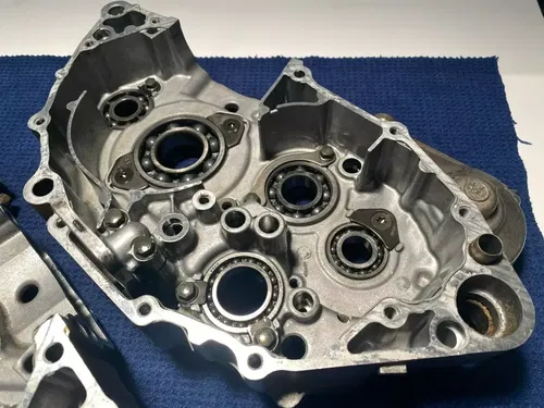 2002 YAMAHA WR250F YZ250F OEM ENGINE MOTOR CRANKCASE LEFT & RIGHT CRANK CASE OEM