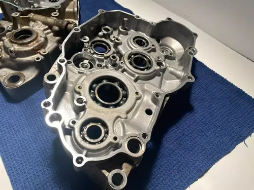 2002 YAMAHA WR250F YZ250F OEM ENGINE MOTOR CRANKCASE LEFT & RIGHT CRANK CASE OEM
