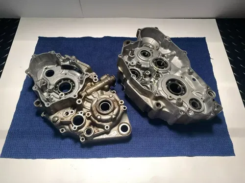 2002 YAMAHA WR250F YZ250F OEM ENGINE MOTOR CRANKCASE LEFT & RIGHT CRANK CASE OEM