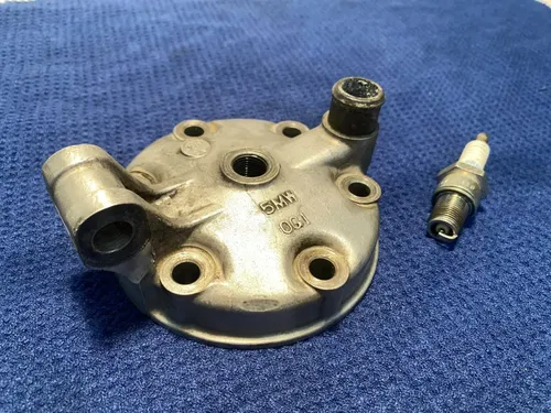 2000 YZ250 CYLINDER HEAD CAP POLISHED NEW SPARK GENUINE OEM YAMAHA YZ 250