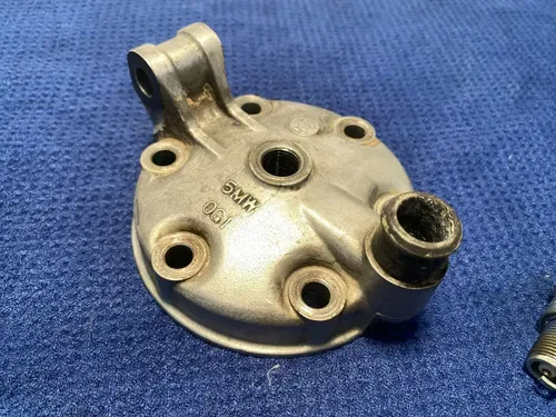 2000 YZ250 CYLINDER HEAD CAP POLISHED NEW SPARK GENUINE OEM YAMAHA YZ 250