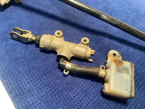 2000 1996- 2000 Suzuki RM125 OEM REAR BRAKE SYSTEM MASTER CYLINDER CALIPER RM250