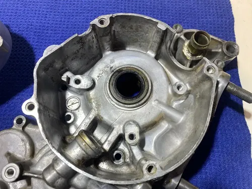 1999 99 RM250 RM 250 Engine Crankcase Set Crankshaft Transmission Gearbox Cases