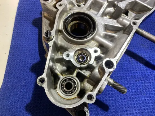 1999 99 RM250 RM 250 Engine Crankcase Set Crankshaft Transmission Gearbox Cases
