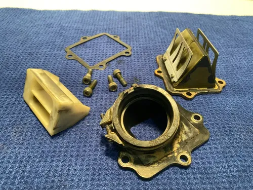 2000 YAMAHA YZ250 OEM INTAKE REED BLOCK ASSEMBLY 4XL-13610-00-00 OEM YZ250 #2
