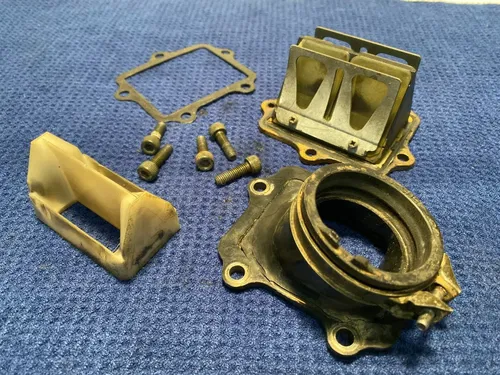 2000 YAMAHA YZ250 OEM INTAKE REED BLOCK ASSEMBLY 4XL-13610-00-00 OEM YZ250 #2