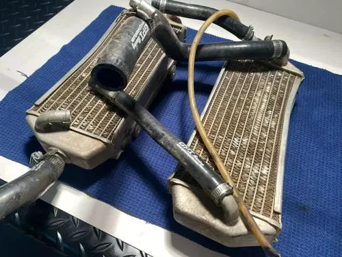 1999-2000 Suzuki RM 250 Radiators Left Right AND HOSE ASSEMBLY OEM SUZUKI