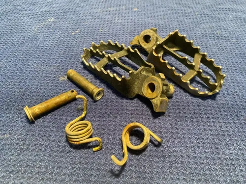 2003 YZ 85 OEM GENUINE FOOT PEGS RACING REST STEP OEM FOOTPEGS OEM YZ85 YZ