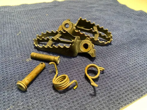 2003 YZ 85 OEM GENUINE FOOT PEGS RACING REST STEP OEM FOOTPEGS OEM YZ85 YZ