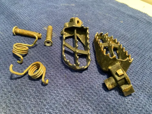 2003 YZ 85 OEM GENUINE FOOT PEGS RACING REST STEP OEM FOOTPEGS OEM YZ85 YZ