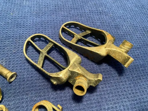 2003 YZ 85 OEM GENUINE FOOT PEGS RACING REST STEP OEM FOOTPEGS OEM YZ85 YZ