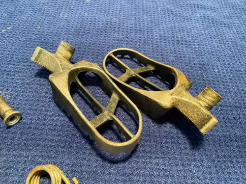 2003 YZ 85 OEM GENUINE FOOT PEGS RACING REST STEP OEM FOOTPEGS OEM YZ85 YZ