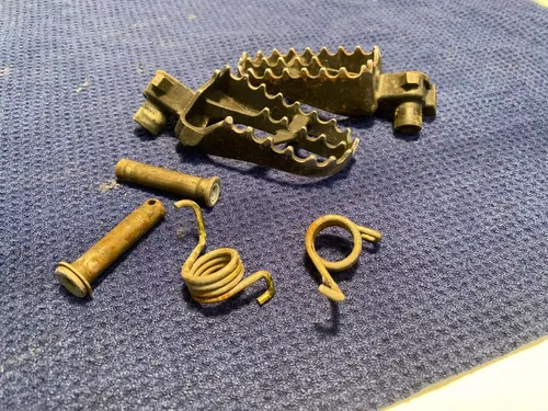 2003 YZ 85 OEM GENUINE FOOT PEGS RACING REST STEP OEM FOOTPEGS OEM YZ85 YZ