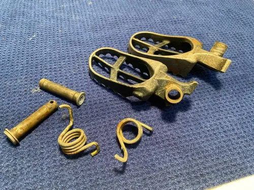2003 YZ 85 OEM GENUINE FOOT PEGS RACING REST STEP OEM FOOTPEGS OEM YZ85 YZ