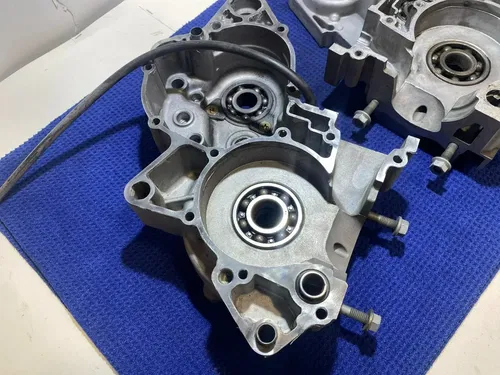 2004 YZ125 Crankcase Set OEM Engine Bottom End Crank Case Cases Yamaha YZ 125 04