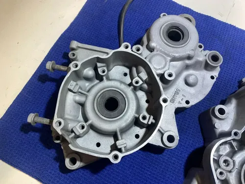2004 YZ125 Crankcase Set OEM Engine Bottom End Crank Case Cases Yamaha YZ 125 04