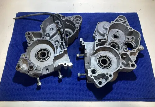 2004 YZ125 Crankcase Set OEM Engine Bottom End Crank Case Cases Yamaha YZ 125 04