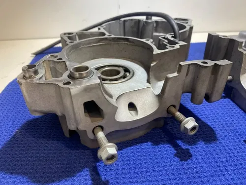 2004 YZ125 Crankcase Set OEM Engine Bottom End Crank Case Cases Yamaha YZ 125 04