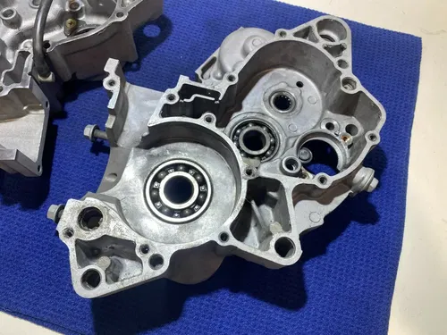 2004 YZ125 Crankcase Set OEM Engine Bottom End Crank Case Cases Yamaha YZ 125 04
