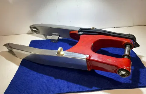1999 SUZUKI RM250 OEM SWINGARM SWING ARM REAR SUSPENSION 61000-36E10 OEM RM250