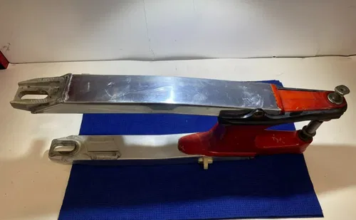 1999 SUZUKI RM250 OEM SWINGARM SWING ARM REAR SUSPENSION 61000-36E10 OEM RM250