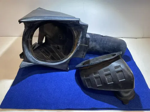 1999 SUZUKI RM250 OEM AIRBOX INTAKE AIR CLEANER CASE 13700-37E21 OEM SUZUKI RM