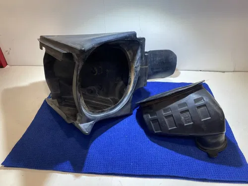 1999 SUZUKI RM250 OEM AIRBOX INTAKE AIR CLEANER CASE 13700-37E21 OEM SUZUKI RM