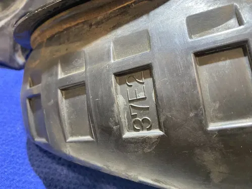 1999 SUZUKI RM250 OEM AIRBOX INTAKE AIR CLEANER CASE 13700-37E21 OEM SUZUKI RM