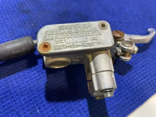 1998 98-00 YZ125 YZ250 OEM FRONT BRAKE MASTER CYLINDIR CALIPER 5DH-2580T-00-00