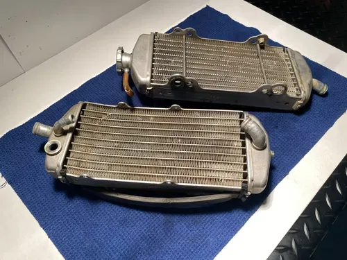 2004 KTM 525 EXC LEFT RIGHT RADIATOR ASSEMBLY KTM 525 CHAIN COOLING RADIATOR OEM