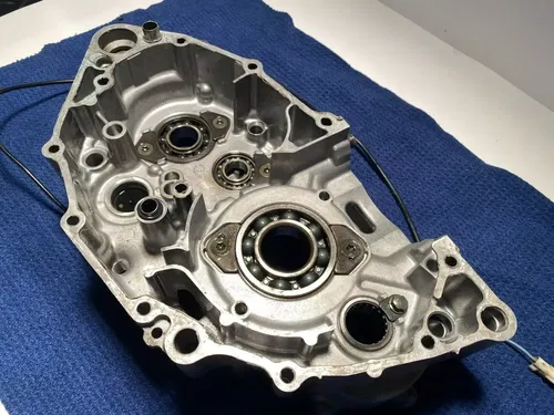 2002 YAMAHA WR250F YZ250 YZ250F OEM LEFT ENGINE MOTOR CRANKCASE CRANK CASE