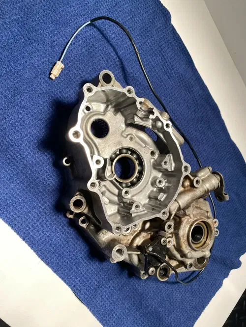 2002 YAMAHA WR250F YZ250 YZ250F OEM LEFT ENGINE MOTOR CRANKCASE CRANK CASE