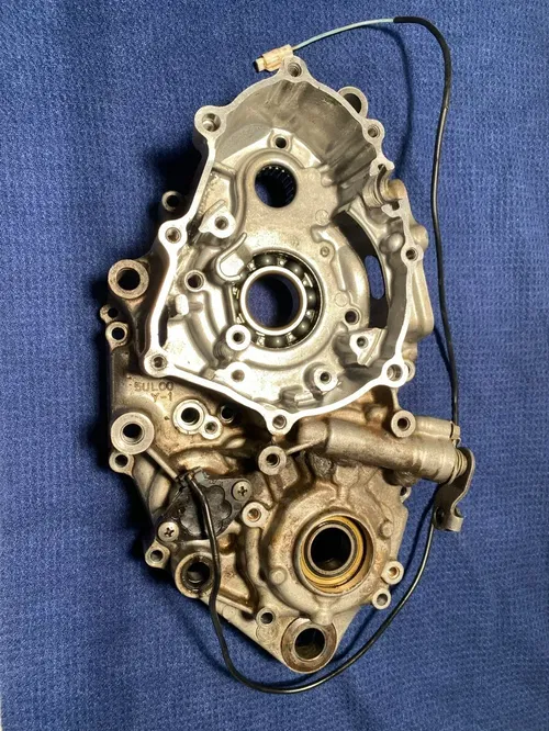 2002 YAMAHA WR250F YZ250 YZ250F OEM LEFT ENGINE MOTOR CRANKCASE CRANK CASE