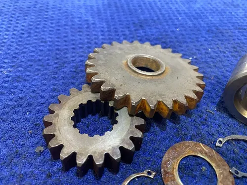 1998 YAMAHA YZ 125 OEM IDLE & PRIMARY GEAR OEM YAMAHA YZ125 PRIMARY IDLE GEARS
