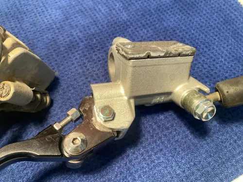 2000 Suzuki RM 125 Front Brake Caliper Master Cylinder Line RM 125 SUZUKI