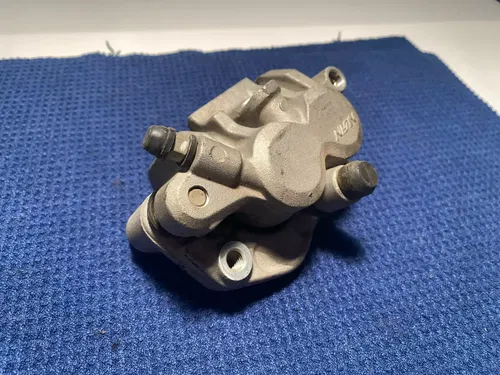 2002 YZ250f Front Brake Caliper NISSIN Pads Piston YAMAHA YZ250F OEM 00-02