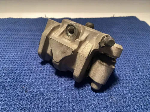 2002 YZ250f Front Brake Caliper NISSIN Pads Piston YAMAHA YZ250F OEM 00-02